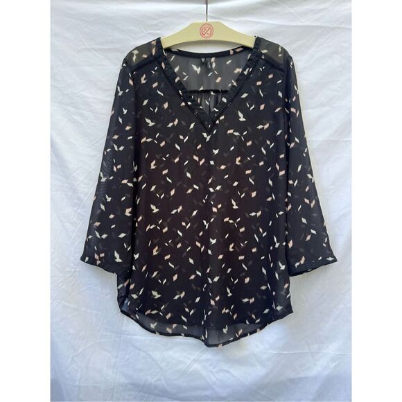 Maurices Black Light Weight 3/4 Length Sleeve Top Woman’s Size Medium - Picture 1 of 7